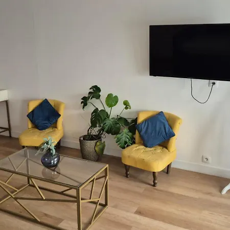 Modern French Canal St Martin Apartment *